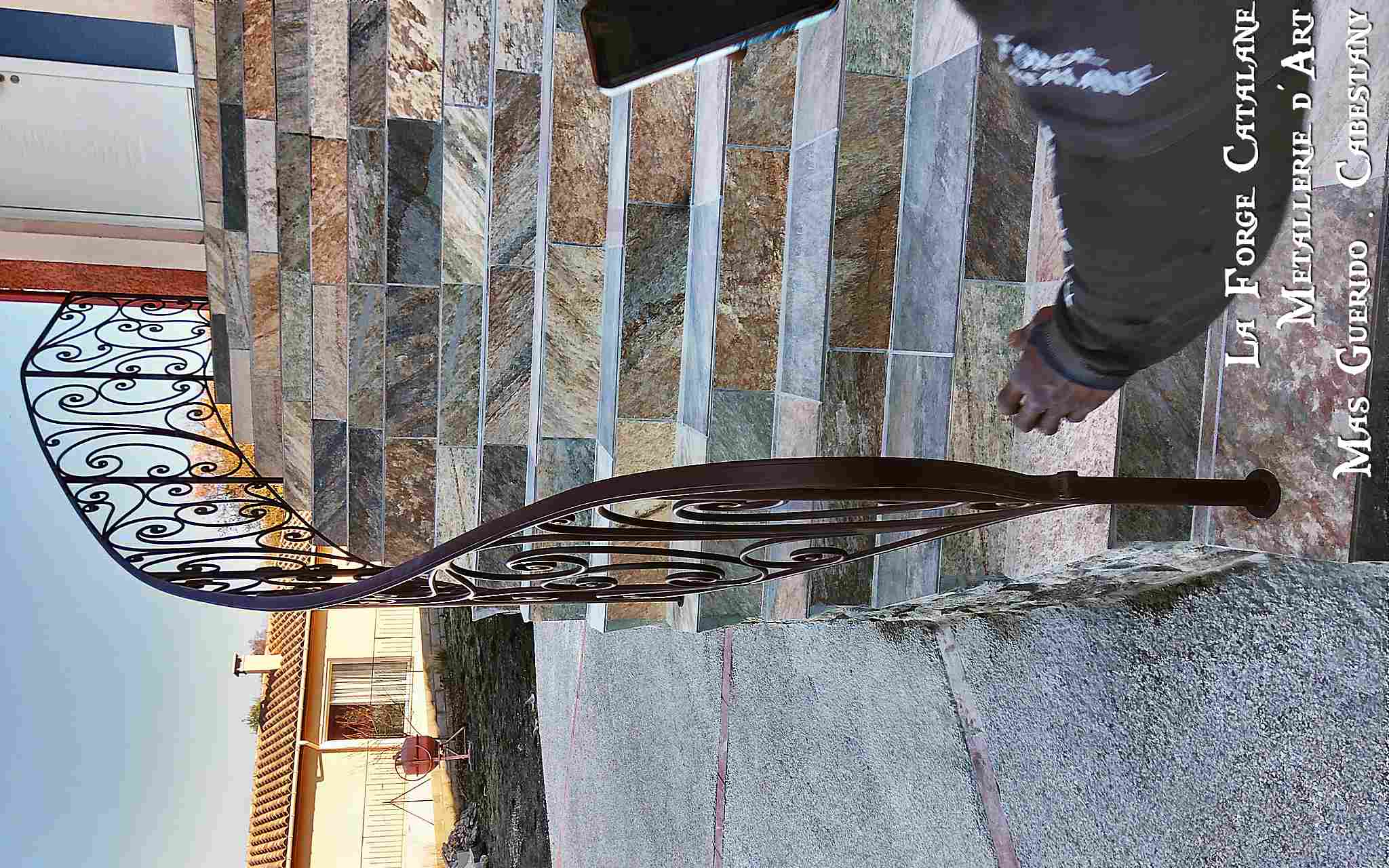 rampant ouvrage debillarde remplissage grosse volutes Forge Catalane.jpg